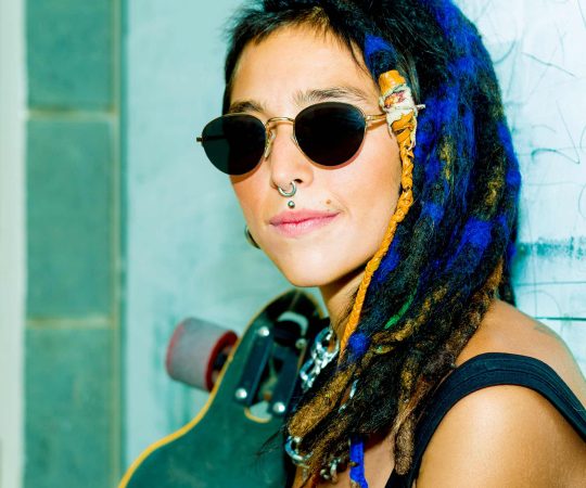 pretty-girl-skater-with-dreadlocks-street-style-PSNW3BP.jpg